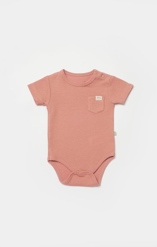 Waffle Smile Kurzarmbody - Coral